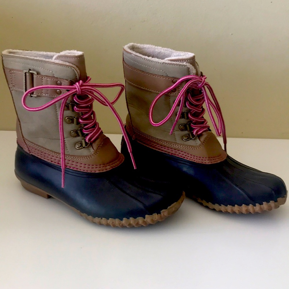 Girls size 4m snow boots never used